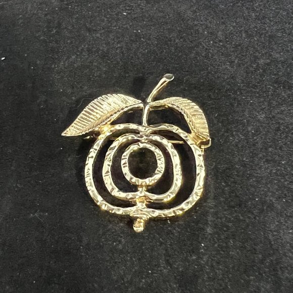 Sarah Coventry Jewelry - Vintage Sarah Coventry Gold Tone Apple Brooch Signed (3003)
